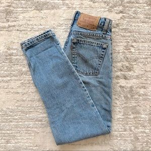 Vintage Levi’s 550s Medium Light Wash Junior 3 size 26 Waist